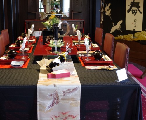 外交官の家　テーブル全景
